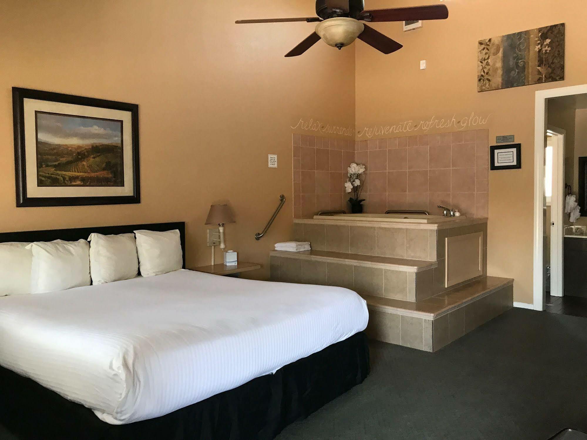 Golden Haven Hot Springs Hotel Calistoga Exterior photo