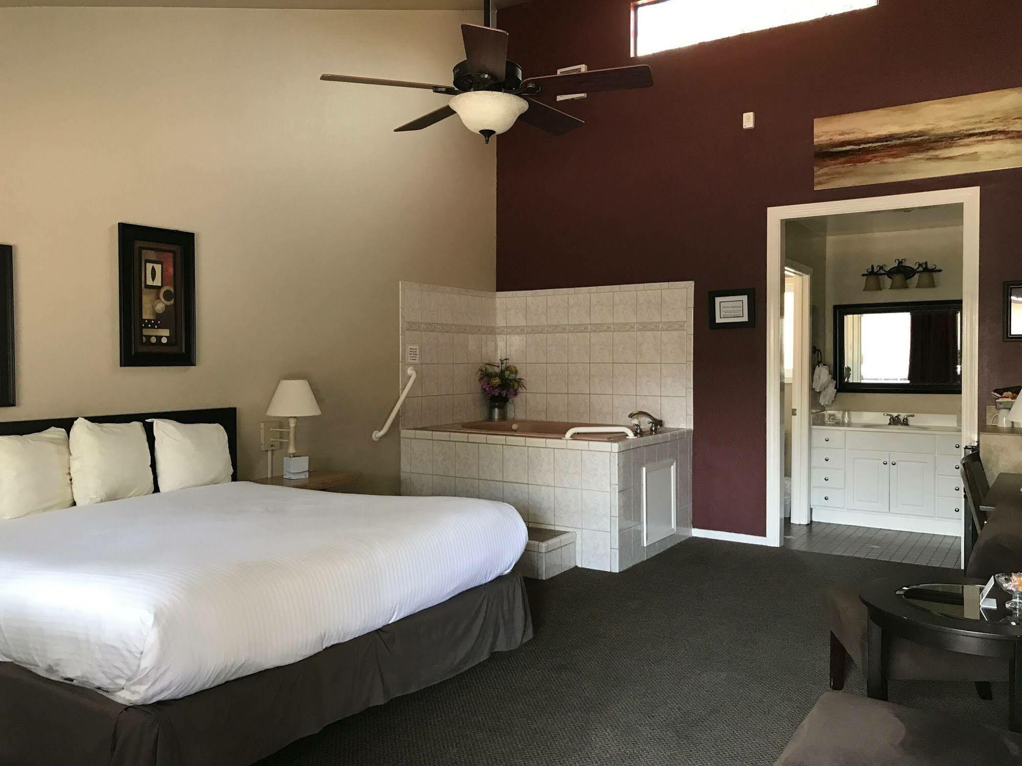 Golden Haven Hot Springs Hotel Calistoga Exterior photo